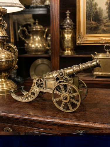 Large heavy antique brass - v,