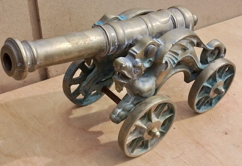 Vintage old antique brass gun - ,
