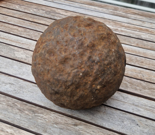 Large iron cannon ball 4lb - iron,