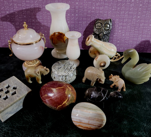 Large lot vintage onyx - large,